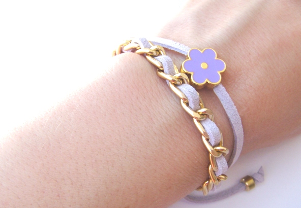 Gold chain double wrap daisy bracelet in lavender